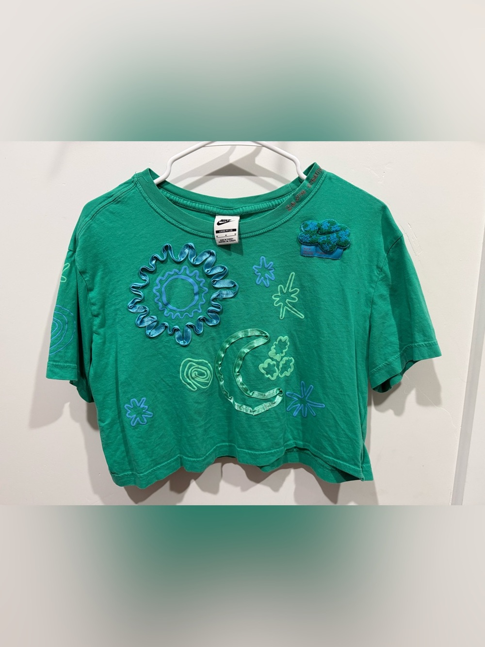 Nike Women’s Cropped Green Tee with Blue & Teal Appliqués
